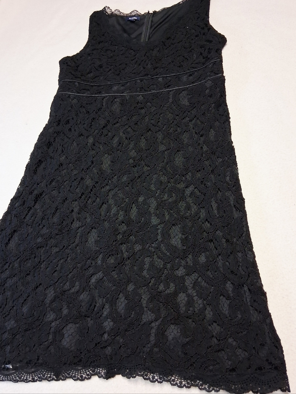 4/20$ Junior Women Reitmans Black Lace Midi Dress - V-Neck Sleeveless - Picture 2 of 7